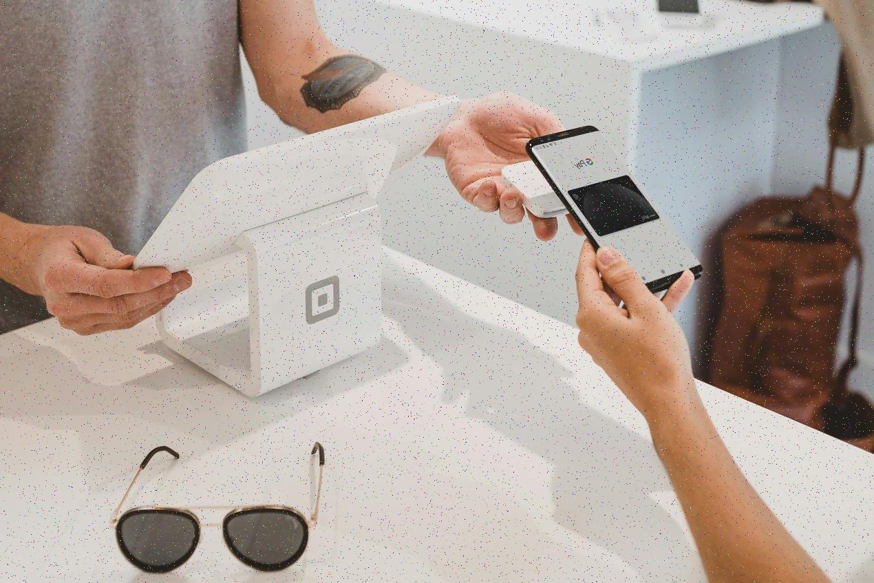 Equipo revisando planes de movilidad